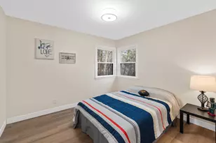 8424 N Fox Croft Ln, Fox Point, WI 53217 - Photo 12