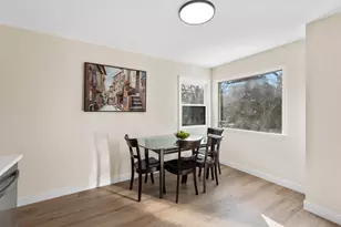 8424 N Fox Croft Ln, Fox Point, WI 53217 - Photo 8