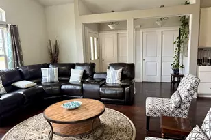 6183 S 40th St, Greenfield, WI 53221 - Photo 4