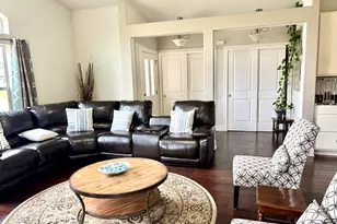 6183 S 40th St, Greenfield, WI 53221 - Photo 4