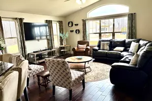 6183 S 40th St, Greenfield, WI 53221 - Photo 6