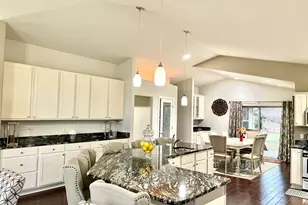 6183 S 40th St, Greenfield, WI 53221 - Photo 8