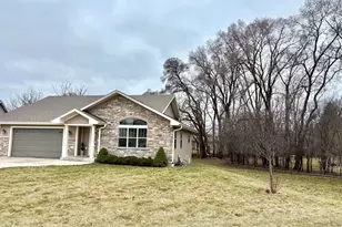 6183 S 40th St, Greenfield, WI 53221 - Photo 2