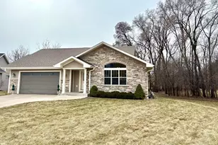 6183 S 40th St, Greenfield, WI 53221 - Photo 2