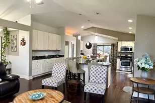 6183 S 40th St, Greenfield, WI 53221 - Photo 8