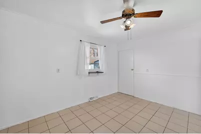 1910  Shoop St, Racine, WI 53404 - Photo 8