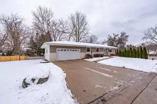 1370 S 122nd St, West Allis, WI 53214 - Photo 26