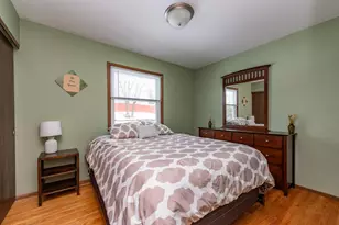 1370 S 122nd St, West Allis, WI 53214 - Photo 6