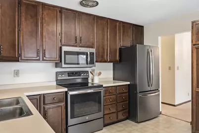 703  Hanson Ct, Onalaska, WI 54650 - Photo 10