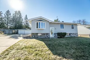 1511 Roosevelt Dr, West Bend, WI 53090 - Photo 20