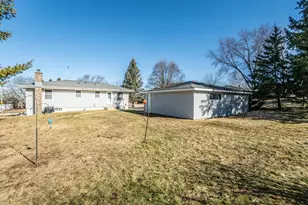 1511 Roosevelt Dr, West Bend, WI 53090 - Photo 22