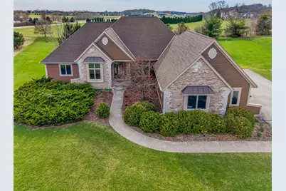 N60W27257  Trappers Run, Merton, WI 53089 - Photo 2