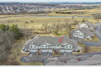 2418  Fox River Pkwy #I, Waukesha, WI 53189 - Photo 2