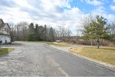 2418  Fox River Pkwy #I, Waukesha, WI 53189 - Photo 26