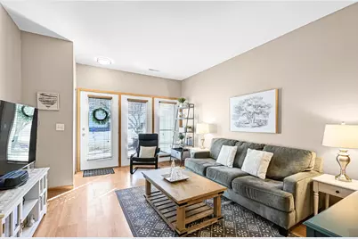 2418  Fox River Pkwy #I, Waukesha, WI 53189 - Photo 4