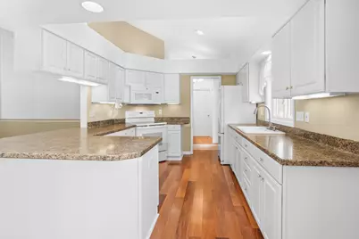 W173N8035  Shady Ln, Menomonee Falls, WI 53051 - Photo 26