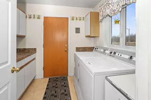 W173N8035 Shady Ln, Menomonee Falls, WI 53051 - Photo 12