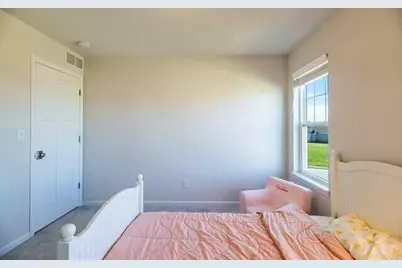 W198N5020  Hickory St, Menomonee Falls, WI 53051 - Photo 38