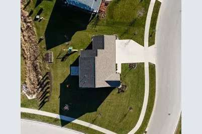 W198N5020  Hickory St, Menomonee Falls, WI 53051 - Photo 8