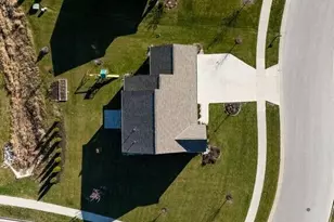 w198n5020 Hickory St, Menomonee Falls, WI 53051 - Photo 8