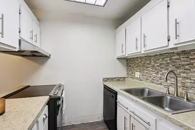 9169 N 70th St #5, Milwaukee, WI 53223 - Photo 4