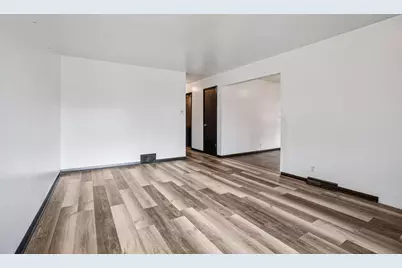 8610 W Potomac Ave, Milwaukee, WI 53225 - Photo 6