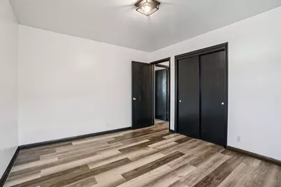 8610 W Potomac Ave, Milwaukee, WI 53225 - Photo 12