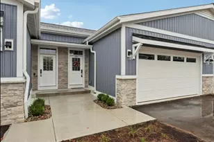 405 Falcon Ridge Dr, Burlington, WI 53105 - Photo 1