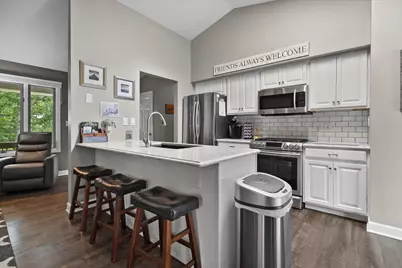 32 S Walworth Ave, Williams Bay, WI 53191 - Photo 8