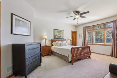 987  Prairieview Cir, Oconomowoc, WI 53066 - Photo 16