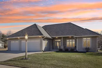 987  Prairieview Cir, Oconomowoc, WI 53066 - Photo 1