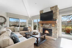 714 Thornridge Ct, Fontana, WI 53125 - Photo 1