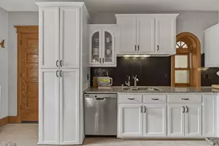 1714 E Kane Pl, Milwaukee, WI 53202 - Photo 14