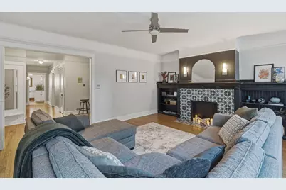 1714 E Kane Pl #L, Milwaukee, WI 53202 - Photo 2