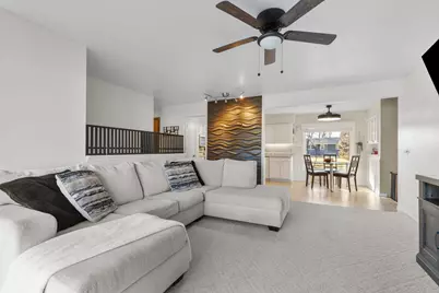 1125 N Claremont Dr, Janesville, WI 53545 - Photo 4