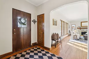 858 E Glen Ave, Whitefish Bay, WI 53217 - Photo 2