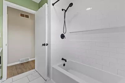 N77W14914  Menomonee Manor Dr, Menomonee Falls, WI 53051 - Photo 22