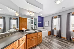 W239S6002 Chinook Ct, Waukesha, WI 53189 - Photo 18
