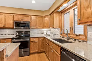 W239S6002 Chinook Ct, Waukesha, WI 53189 - Photo 12