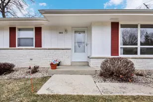 1621 Woodridge Rd, West Bend, WI 53095 - Photo 16