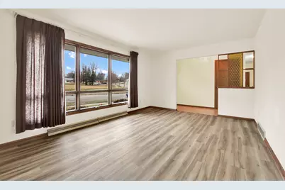 1621  Woodridge Rd, West Bend, WI 53095 - Photo 4