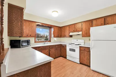 1621  Woodridge Rd, West Bend, WI 53095 - Photo 2