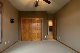 3231 E Lindy Ln, Oak Creek, WI 53154 - Photo 8