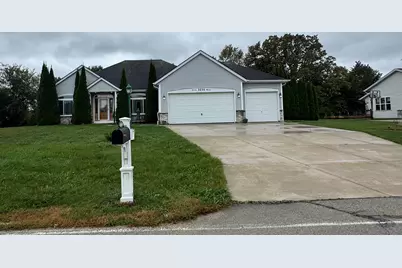 3231 E Lindy Ln, Oak Creek, WI 53154 - Photo 1