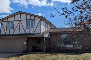 719 Lynne Dr, Waukesha, WI 53186 - Photo 1