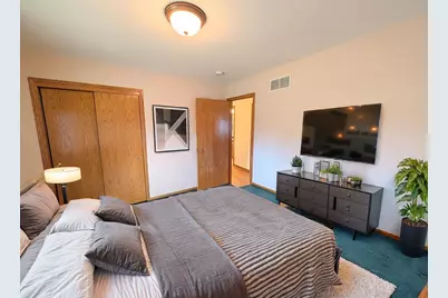 1001  Spring Waters Dr, Oconomowoc, WI 53066 - Photo 10