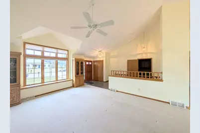 1001  Spring Waters Dr, Oconomowoc, WI 53066 - Photo 18