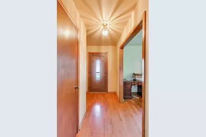 5711  Alta Loma Ct, Racine, WI 53403 - Photo 6