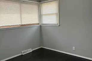 8528 W Arden Pl, Milwaukee, WI 53225 - Photo 8