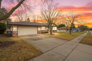 1525 River Highlands Dr, Oconomowoc, WI 53066 - Photo 2